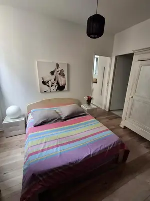 Un ou plusieurs lits dans un hébergement de l'établissement Appartement au cœur du centre ville 2 couchages
