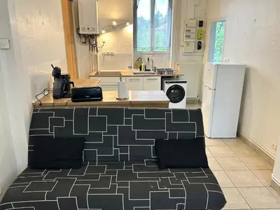 Cuisine ou kitchenette dans l'établissement Charmant appartement T2 Parc de la Verrerie Confort