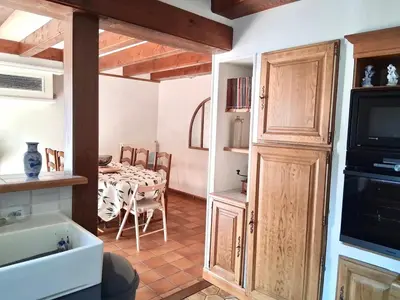 Cuisine ou kitchenette dans l'établissement Maison aux portes de Dijon à la campagne