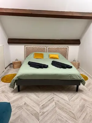 Un ou plusieurs lits dans un hébergement de l'établissement Maison aux portes de Dijon à la campagne