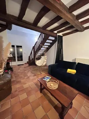 Coin salon dans l'établissement Maison aux portes de Dijon à la campagne