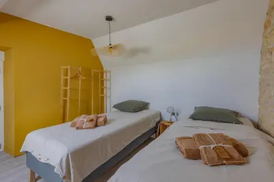 Un ou plusieurs lits dans un hébergement de l'établissement Le Pressoir - Maison de campagne avec piscine chauffée pour 12 personnes