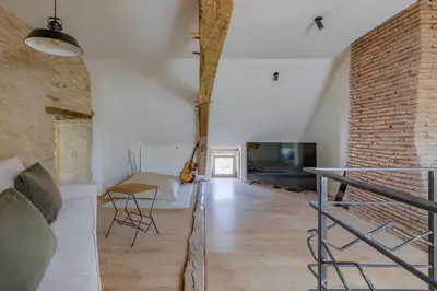 Télévision ou salle de divertissement dans l'établissement Le Pressoir - Maison de campagne avec piscine chauffée pour 12 personnes