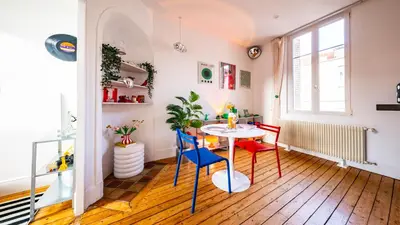 Coin salon dans l'établissement Loft Coloré Dijon - À 2 pas du jardin Darcy