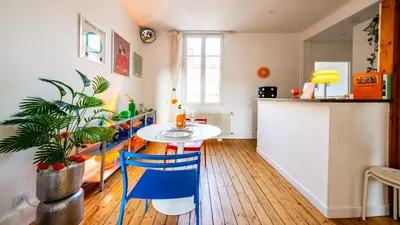Cuisine ou kitchenette dans l'établissement Loft Coloré Dijon - À 2 pas du jardin Darcy