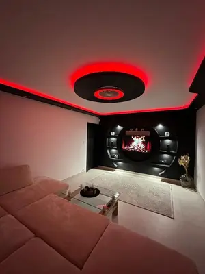 Télévision ou salle de divertissement dans l'établissement Au Clair de Lune Luxury and modernity