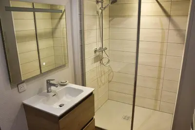 Salle de bains dans l'établissement La Maison des Vignes à 5 minutes de l A6 & Macon