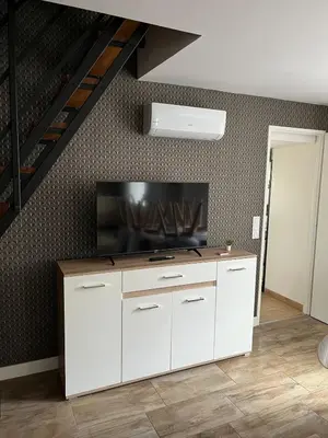 Cuisine ou kitchenette dans l'établissement Maison f3 neuve et climatisée