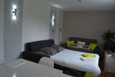 Coin salon dans l'établissement Gîte La Cabotte Rullyotine