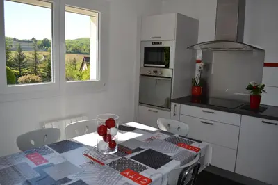 Cuisine ou kitchenette dans l'établissement Gîte La Cabotte Rullyotine