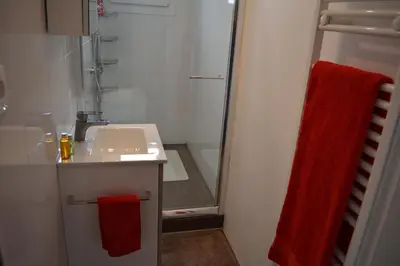 Salle de bains dans l'établissement Gîte La Cabotte Rullyotine