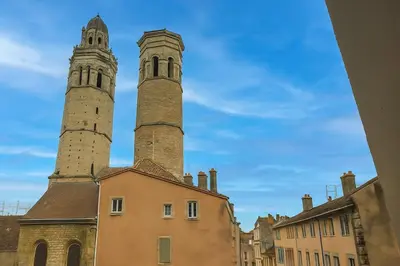 Plan de l'établissement L'ancienne Trésorie Mâconnaise Parking - 6 people