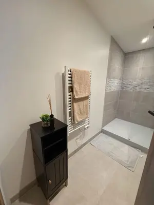 Salle de bains dans l'établissement L'Émeraude - Mâcon Hyper-centre - Proche Gare