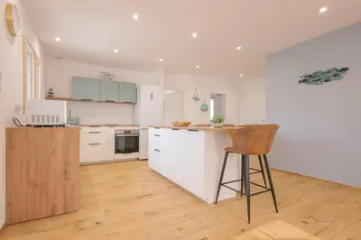 Cuisine ou kitchenette dans l'établissement Villa au coeur de Mézériat