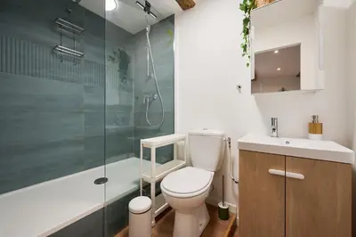 Salle de bains dans l'établissement Les tuiles bourguignonnes