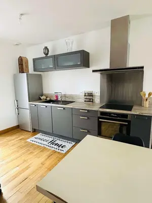 Cuisine ou kitchenette dans l'établissement Grand logement lumineux Morvan Lac Settons