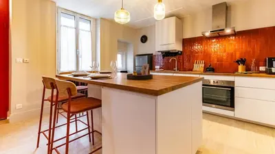 Cuisine ou kitchenette dans l'établissement L'orée du Parc