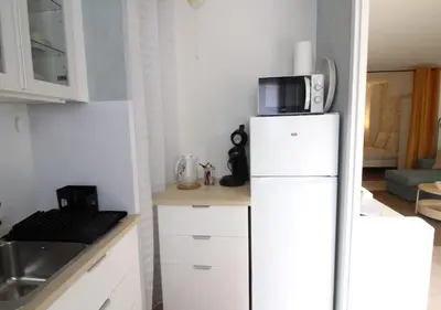 Cuisine ou kitchenette dans l'établissement Escapade Jurassienne-Terrasse & Sérénité