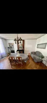 Coin salon dans l'établissement Appartement 140 m2 centre ville le Creusot