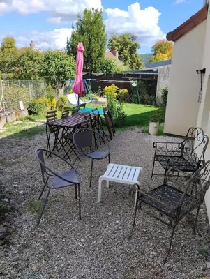 Jardin de l'établissement Les 4c-calm-central-close to Prenois circuit