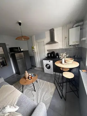 Cuisine ou kitchenette dans l'établissement La Chambre de Sophie - Studio et garage au calme, proche centre ville