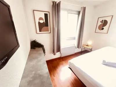 Télévision ou salle de divertissement dans l'établissement Numéro 119- Studio Sacré Cœur Proche Basilique