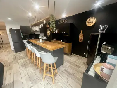 Cuisine ou kitchenette dans l'établissement Maison chic et paisible, terrasse, spa et campagne