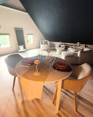 Coin salon dans l'établissement LOVEROOM - Le pavillon des arômes