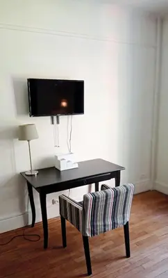 Télévision ou salle de divertissement dans l'établissement Suite studio Darcy