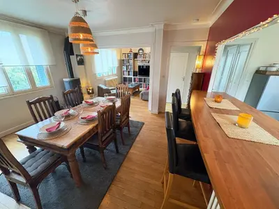 Cuisine ou kitchenette dans l'établissement Chez Ludo - Dijon - Maison & jardin proche tramway et centre ville