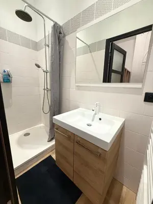 Salle de bains dans l'établissement La Chouette