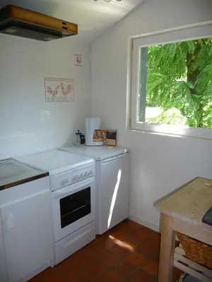 Cuisine ou kitchenette dans l'établissement La Maison du Sabotier