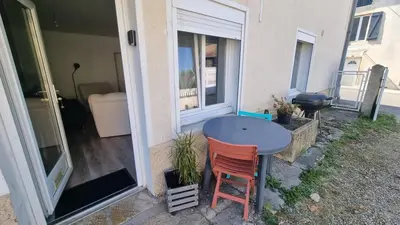 Terrasse ou espace extérieur de l'établissement Champvans centre - Appartement calme et tout confort en plein centre du village