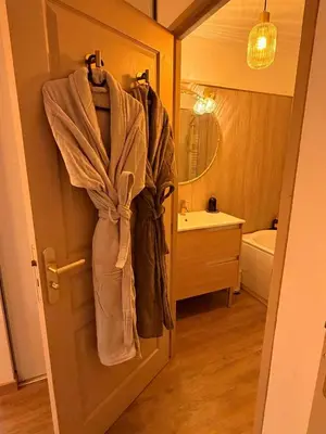 Un ou plusieurs lits dans un hébergement de l'établissement Du Cep au Green - Piscine & sauna, Beaune Levernois