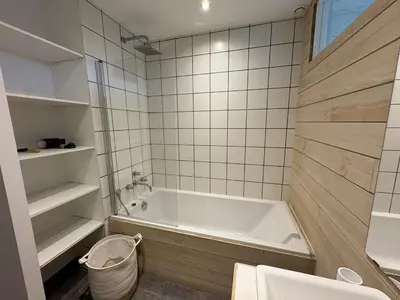 Salle de bains dans l'établissement Les Vignes Rouges