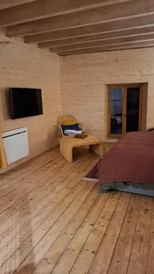 Télévision ou salle de divertissement dans l'établissement Le Grenier du Moulin