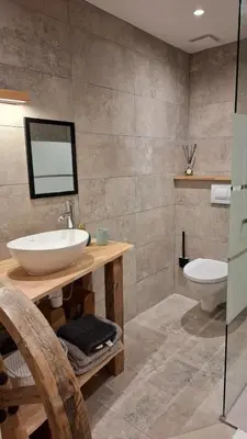 Salle de bains dans l'établissement Le Grenier du Moulin