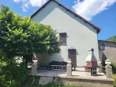 Jardin de l'établissement Maison spacieuse avec 4 chambres à Nevy-sur-Seille