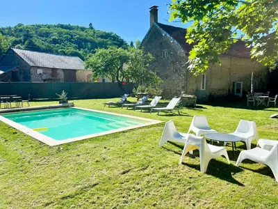 Piscine de l'établissement Country House With Swimming Pool In Morvan ou située à proximité