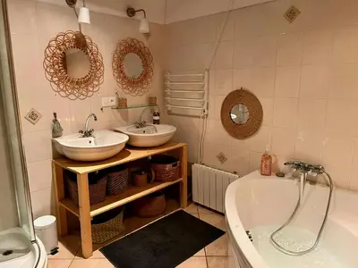 Salle de bains dans l'établissement Country House With Swimming Pool In Morvan