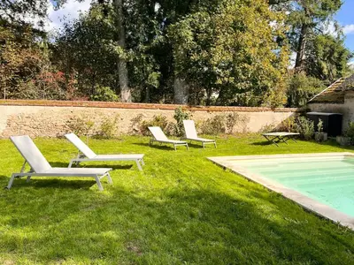 Piscine de l'établissement Country House With Swimming Pool In Morvan ou située à proximité