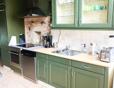 Cuisine ou kitchenette dans l'établissement Country House With Swimming Pool In Morvan
