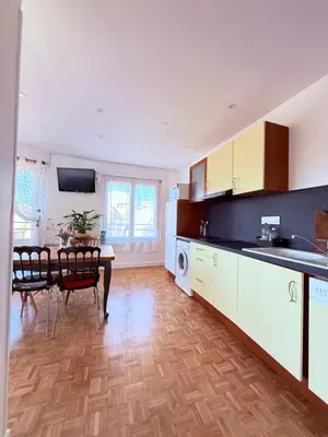 Cuisine ou kitchenette dans l'établissement Dijon Centre Jolie Vue Spacieux