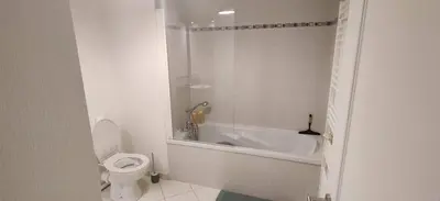 Salle de bains dans l'établissement Les 2 Mansart