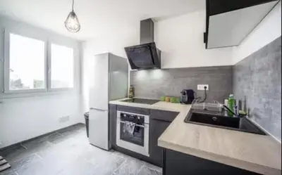 Cuisine ou kitchenette dans l'établissement Logement proche gare SNCF