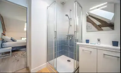 Salle de bains dans l'établissement Les Grandes Vagastines