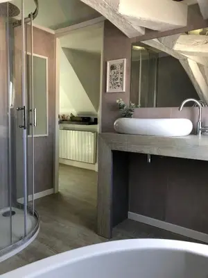 Salle de bains dans l'établissement L'atypique