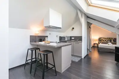 Cuisine ou kitchenette dans l'établissement Petit Loft proche Place Darcy