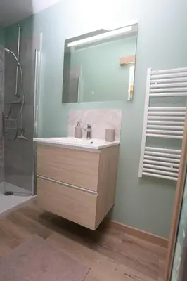 Salle de bains dans l'établissement Le Gary cosy, studio climatisé, Dijon centre