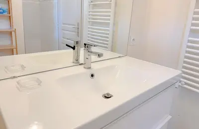 Salle de bains dans l'établissement Du soleil au balcon - Hypercentre